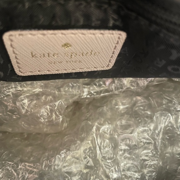 Kate spade 💕
Elegant Black and cream Handbag with Gold Accents Kate spade ♠️ - Picture 8 of 8